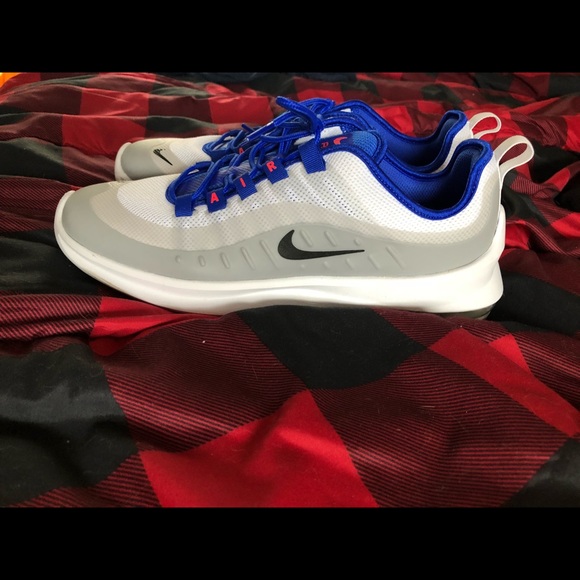 Women’s Nike air max axis - Picture 2 of 4